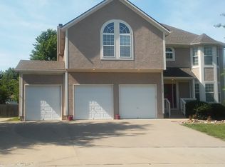 1400 Cedar Ridge Cir, Raymore, MO 64083