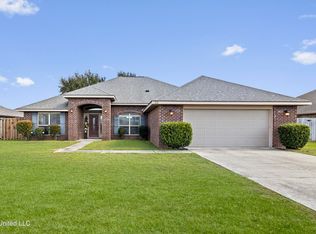 122 Gannet Ln, Ocean Springs, MS 39564