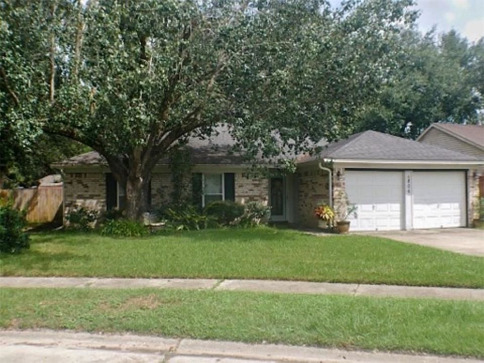 1st image of 806 N Black Lake Ct