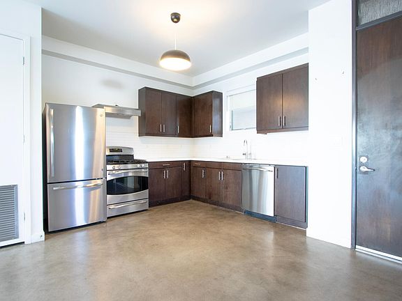 3rd image of 5700 Melrose Ave APT 207