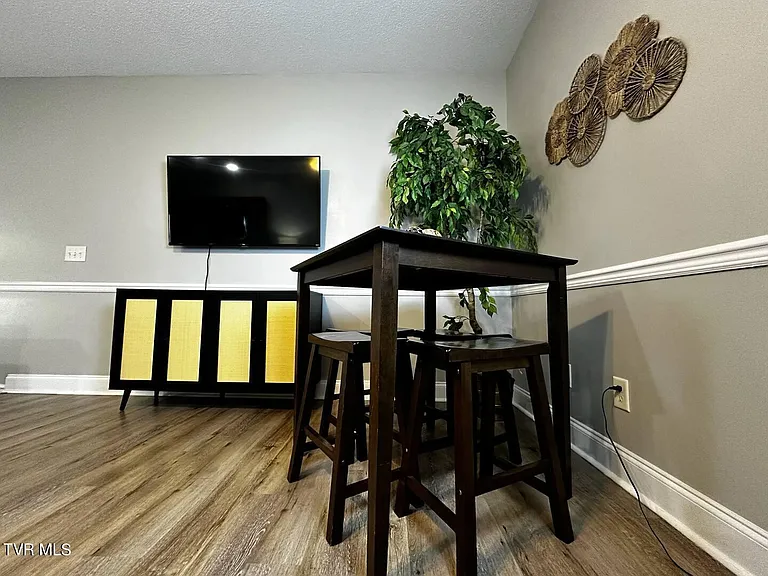 169 E Grand Ave #402 — Photo 10