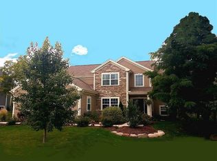 615 Sanctuary Ln, Delafield, WI 53018