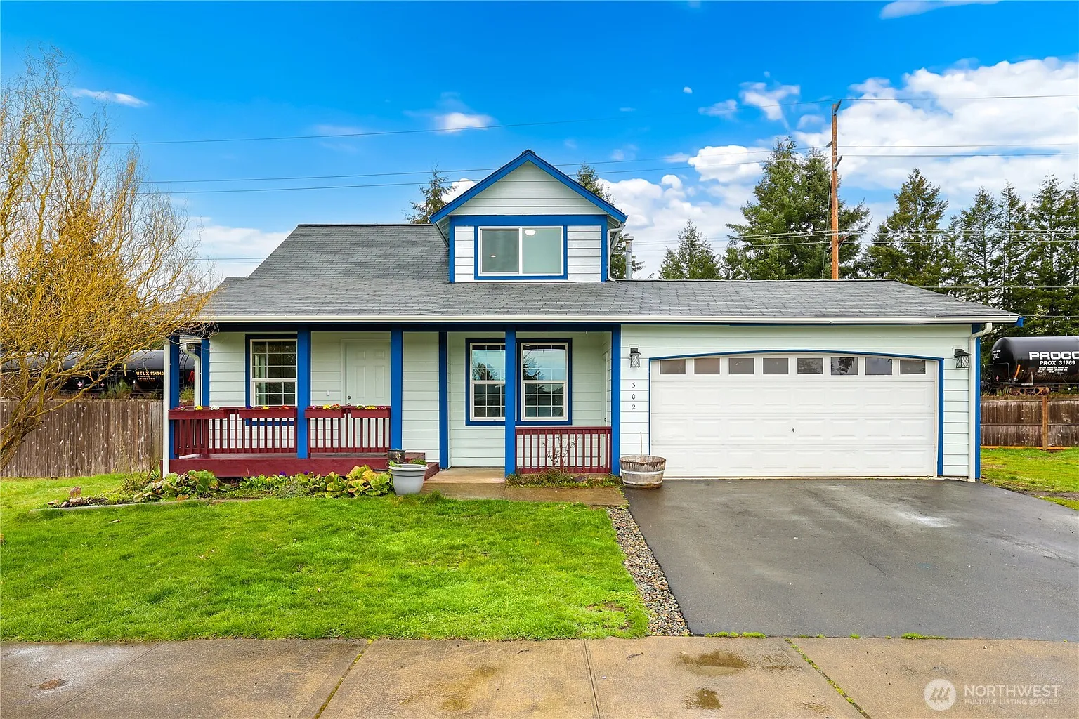 302 Seattle Street E photo 1
