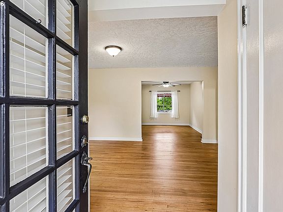 4th image of 2340 NE 60th Ave