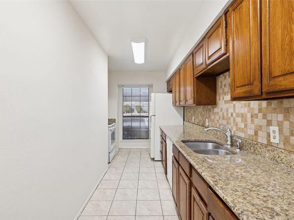 322 W Harwood Rd APT C, Hurst, TX 76054