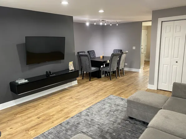 924 S Plum Grove Rd APT 228, Palatine, IL 60067