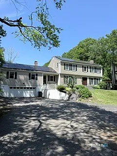 12 Melanie Ln — Photo 2
