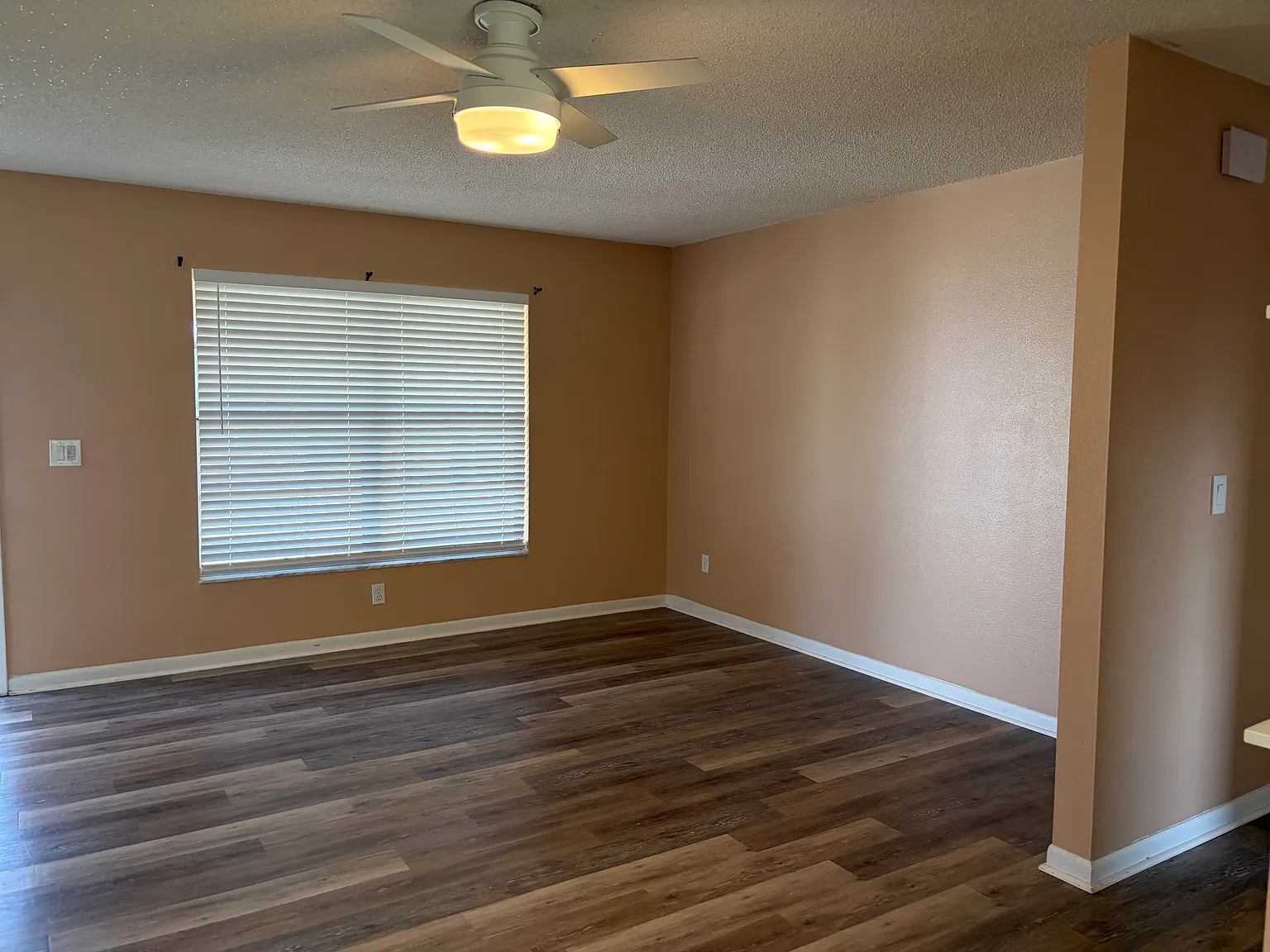 3 bed, 1176 sqft, $1,950 — Photo 2