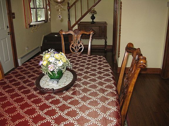 4th image of 19 Grove Ave