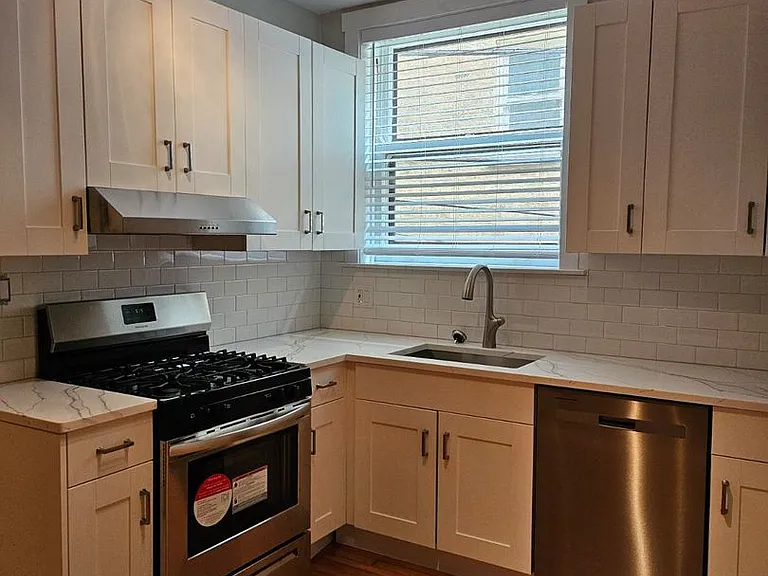 1605 W Thome Ave #2 — Photo 2