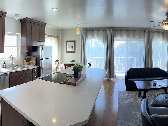 4th image of 1217 W Quince St