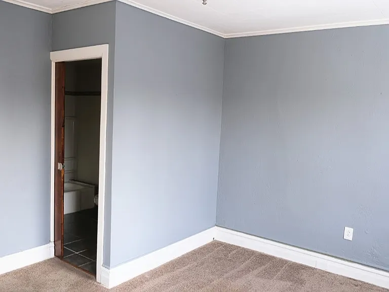 41 Sylvia Ave #2 — Photo 8