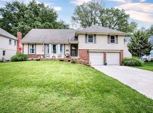 9125 Grandview Dr, Overland Park, KS 66212