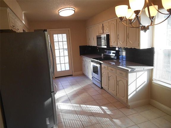 4th image of 1734 Cliffcrest Dr