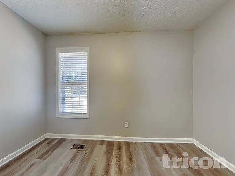1031 Laurel Leaf Rd — Photo 12