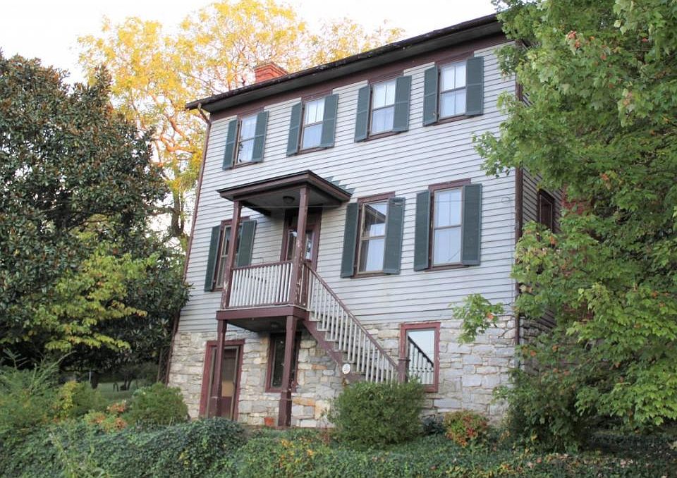 1st image of 106 E Woodrow Ave
