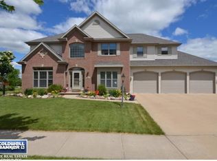210 E Thornbrook Ln, Appleton, WI 54913