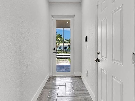 4th image of 600 NW 19th Ave #1