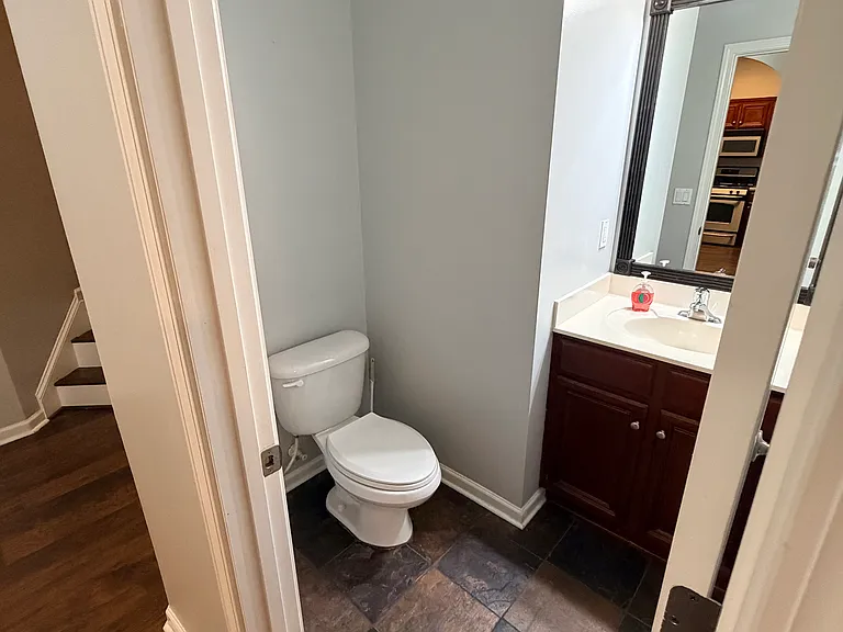 114 Creighton Ln — Photo 40