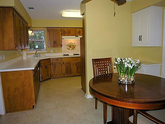 5th image of 554 Summit Dr