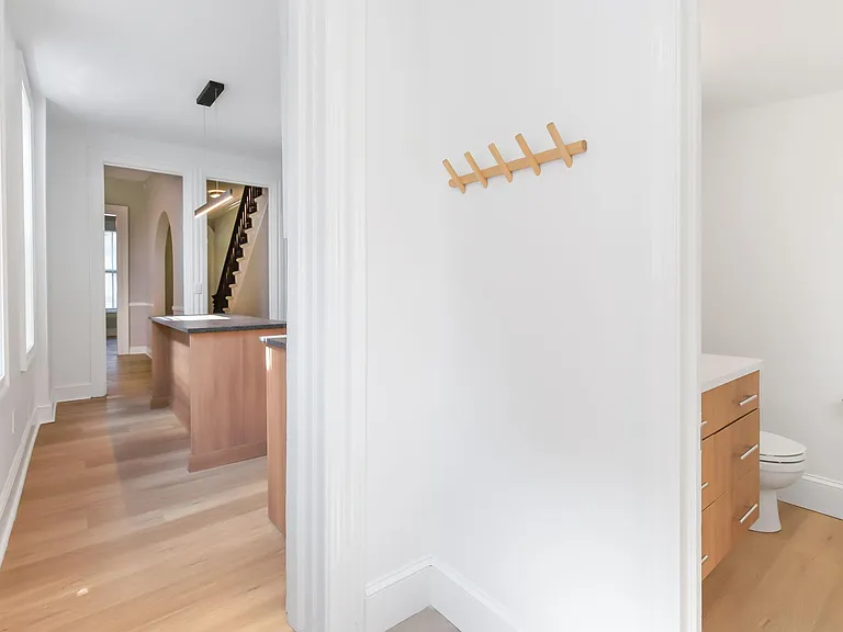 349 N Mulberry St — Photo 16