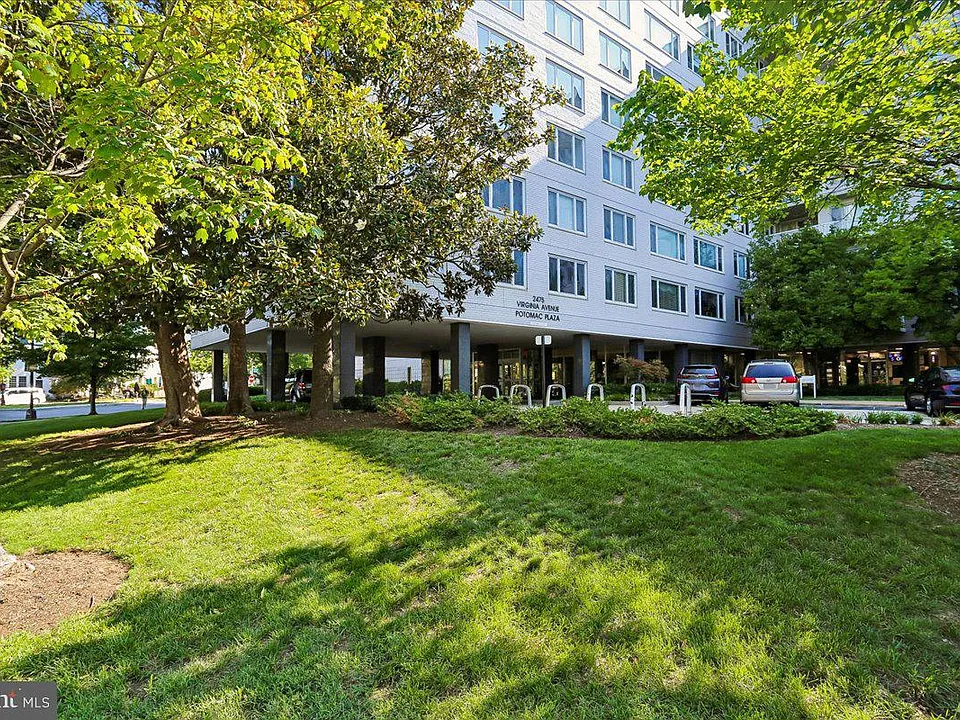 2475 Virginia Ave NW #220