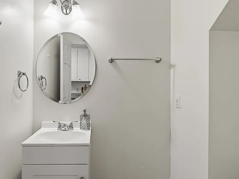 401 Redpath Dr — Photo 23