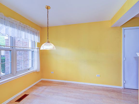 3rd image of 410 Cromwell Cir Unit 4