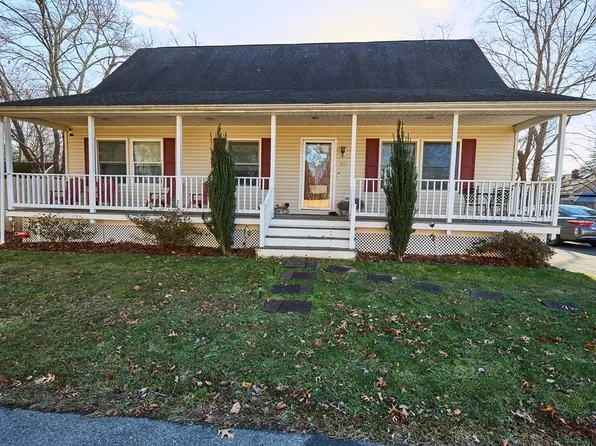 974 Barnum St, New Bedford, MA 02745