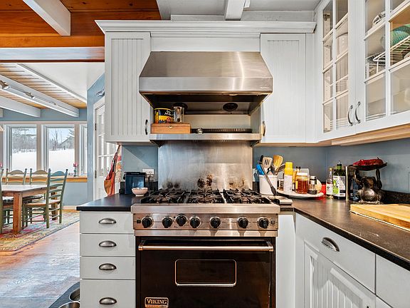 3rd image of 3059 Airport Road