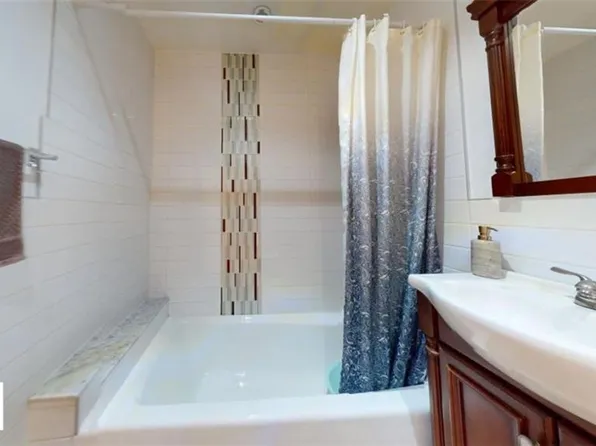 1492 East 12th Street image 2 of 11