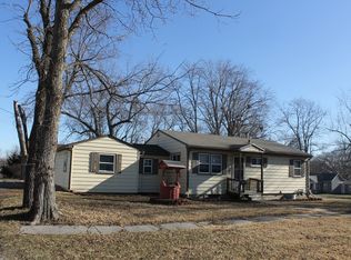 215 S Cherry St, Cameron, MO 64429