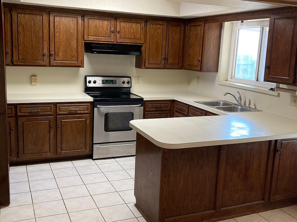1st image of 10416 Fairfax Ln