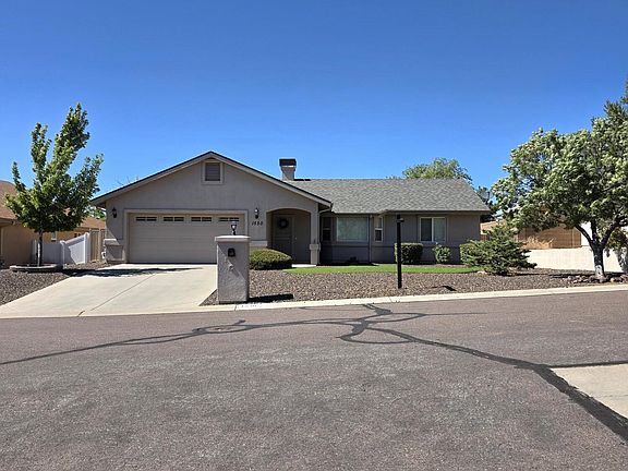 2nd image of 1550 Magnolia Ln