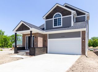 47056 Brookview Dr, Chesterfield, MI 48047