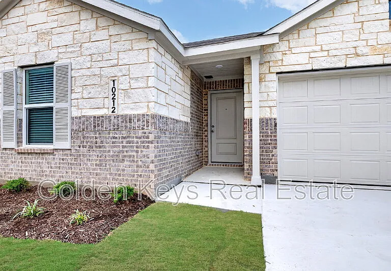 10212 Regal Bend Ln — Photo 2