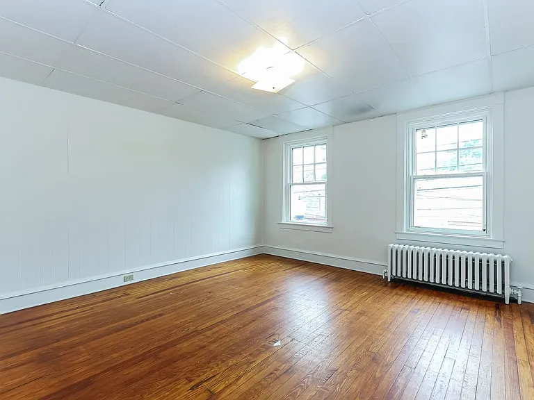 546 Manor St — Photo 7