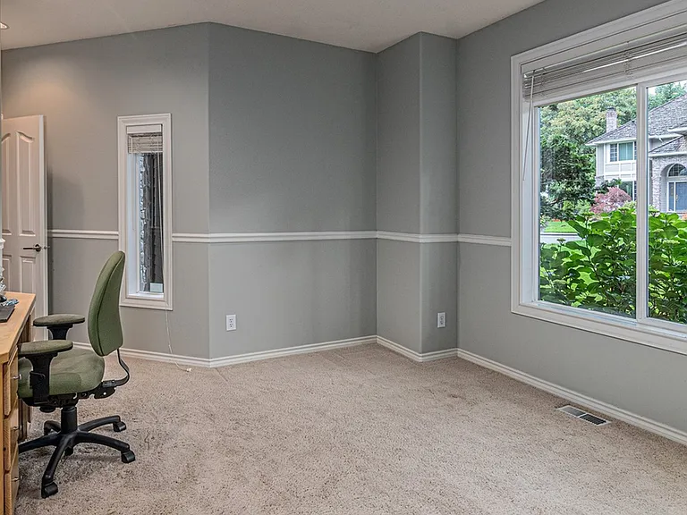 12404 NW Woodland Ct — Photo 21
