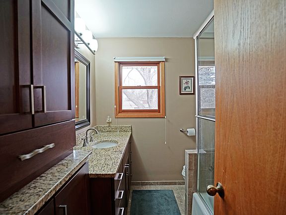 5th image of 772 Keokuk Ln