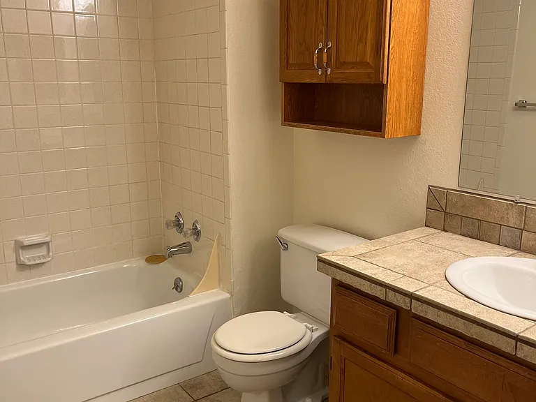 Upstairs full bathroom