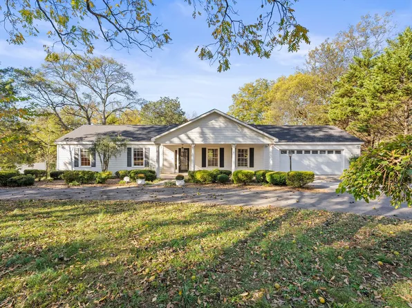 810 Cumberland Dr, Winchester, TN 37398
