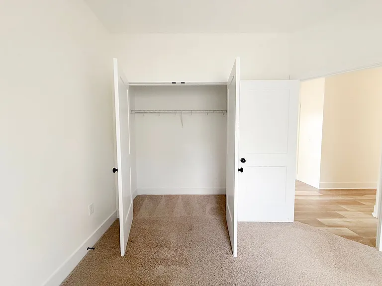 1403 Westbrook Cir — Photo 26