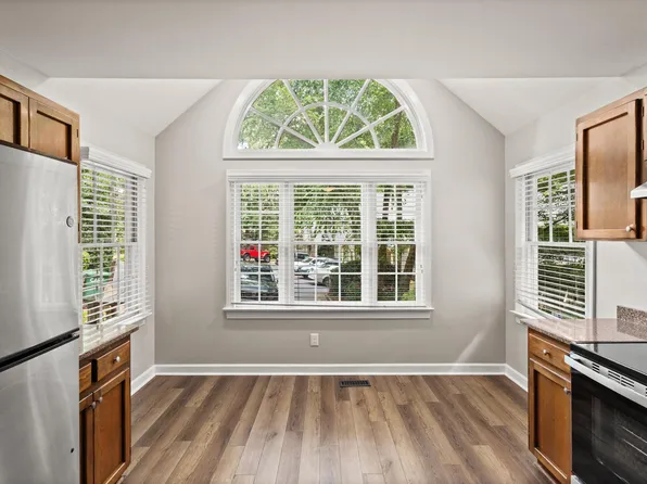 112 Lomond Ln, Cary, NC 27518