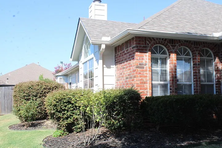 3 bed, 2.0 bath, 1710 sqft, $1,995 — Photo 3