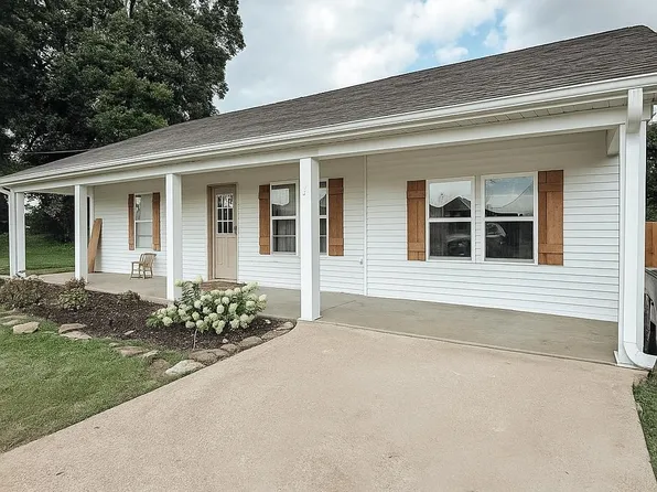 80 McAuley St, Oakland, TN 38060