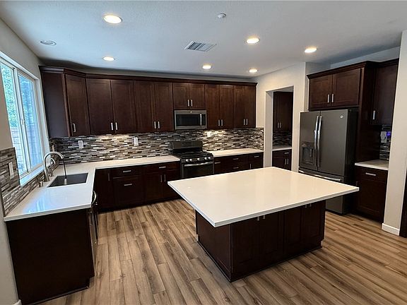 4th image of 1571 Foothill Way