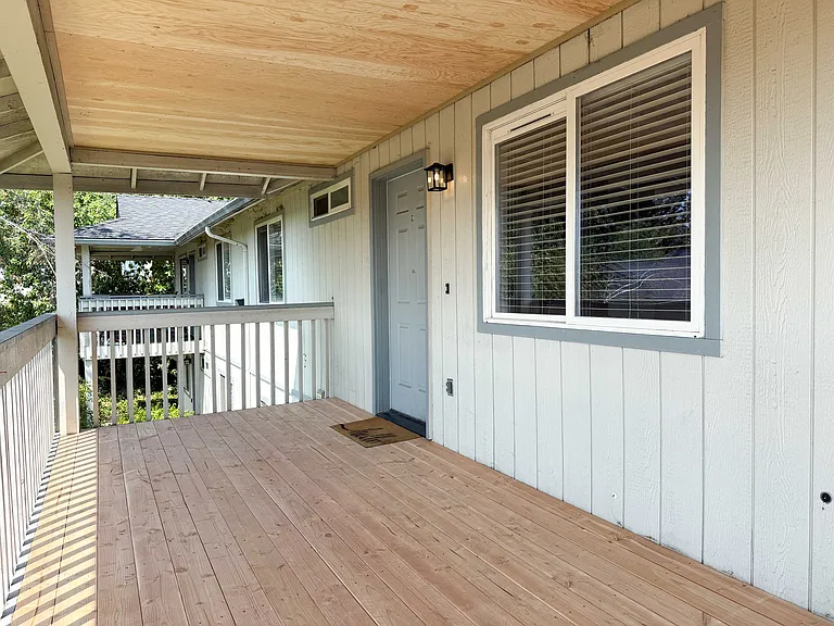 2080 NE Fairview Ave #C — Photo 19