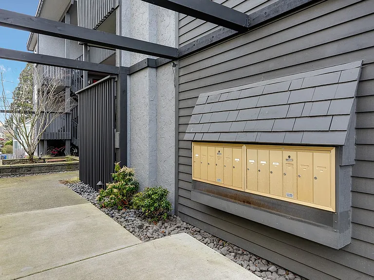 2132 California Ave SW — Photo 21