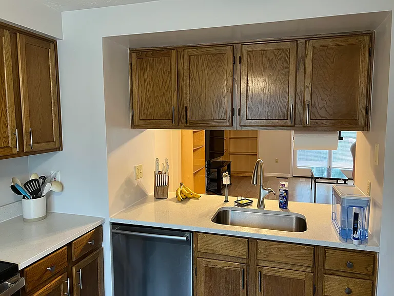 2517 Hawthorne Dr — Photo 5