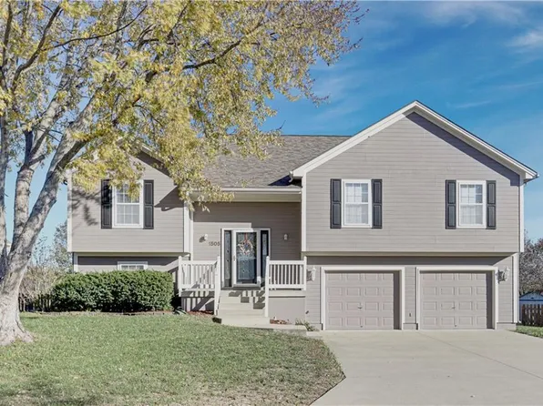 1505 Rolling Dr, Greenwood, MO 64034